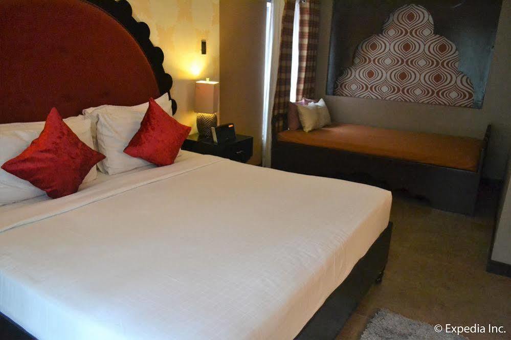 The Theodore Hotel Tagaytay City Kültér fotó